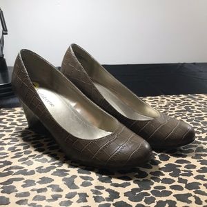 Liz Claiborne Wedge Heels